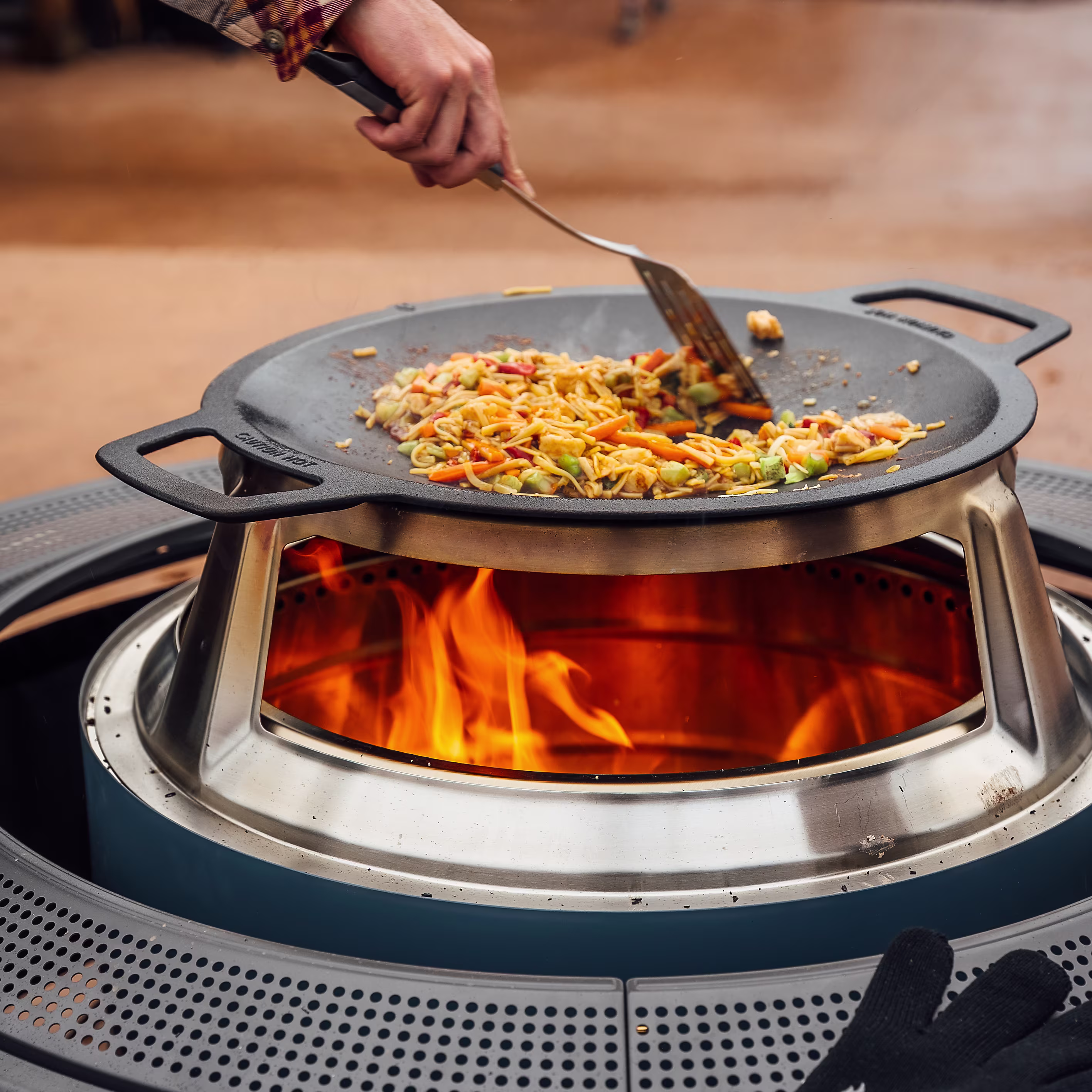 Yukon 27" Cast Iron Wok Top + Hub