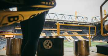 Mit unserer exklusiven BVB Feuerschale holst du die Wärme und Gemeinschaft deines Lieblingsvereins direkt in deinen Garten.