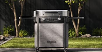 Introducing the first commercial-grade griddle for backyard chefs. 