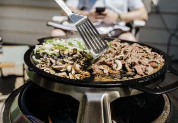 COOK TOPS Griddle Ran Yuk Lifestyle 051922 7