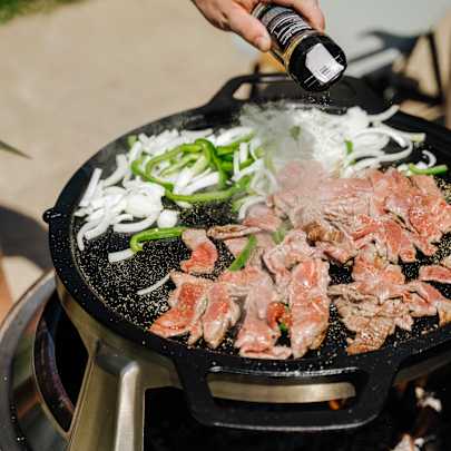 COOK TOPS Griddle Ran Yuk Lifestyle 051922 3