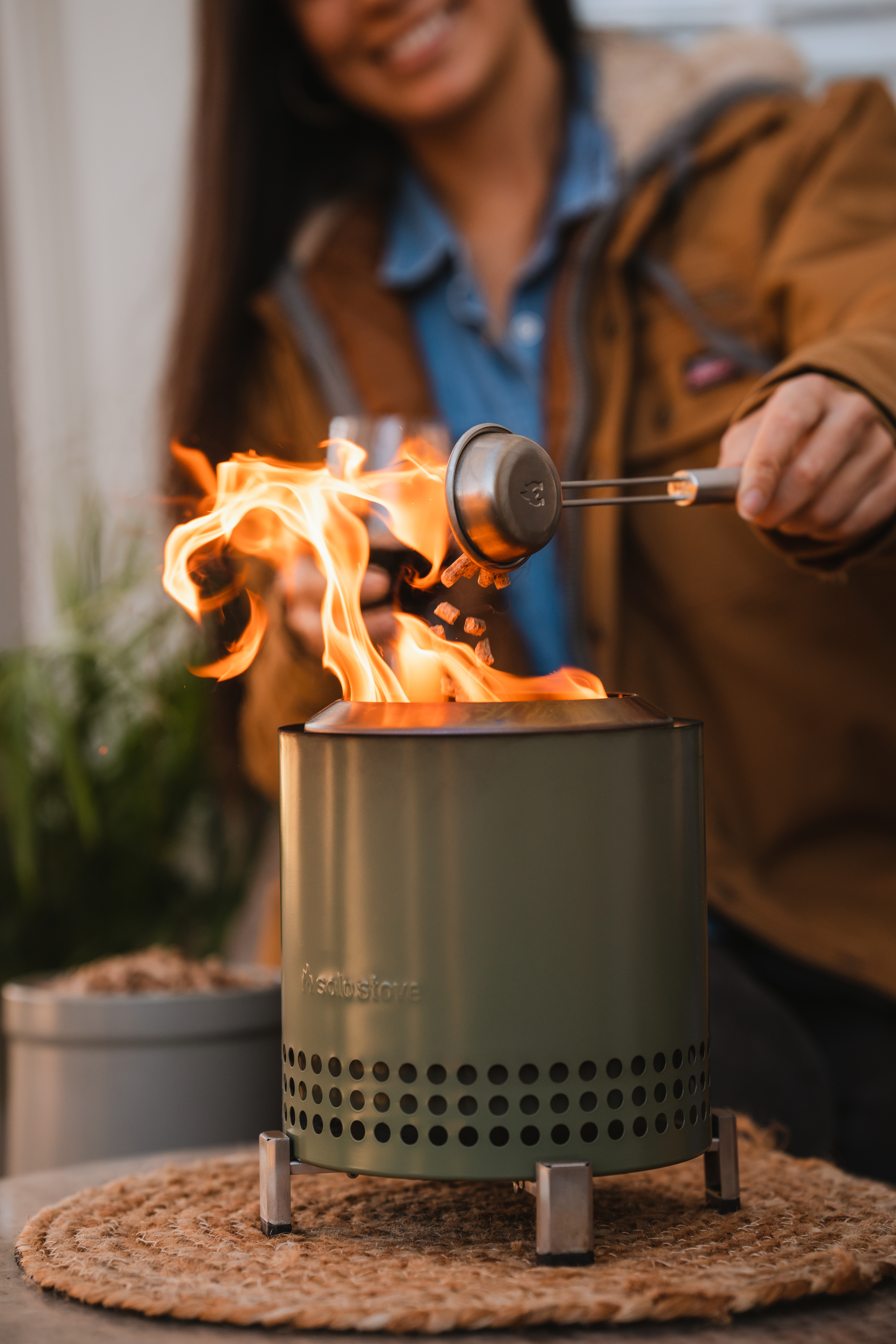 デパート 送料無料 Smokeless Fuel, Dual - Pit Fire Tabletop Mesa | EU Stove Solo バーベキュー・調理用品
