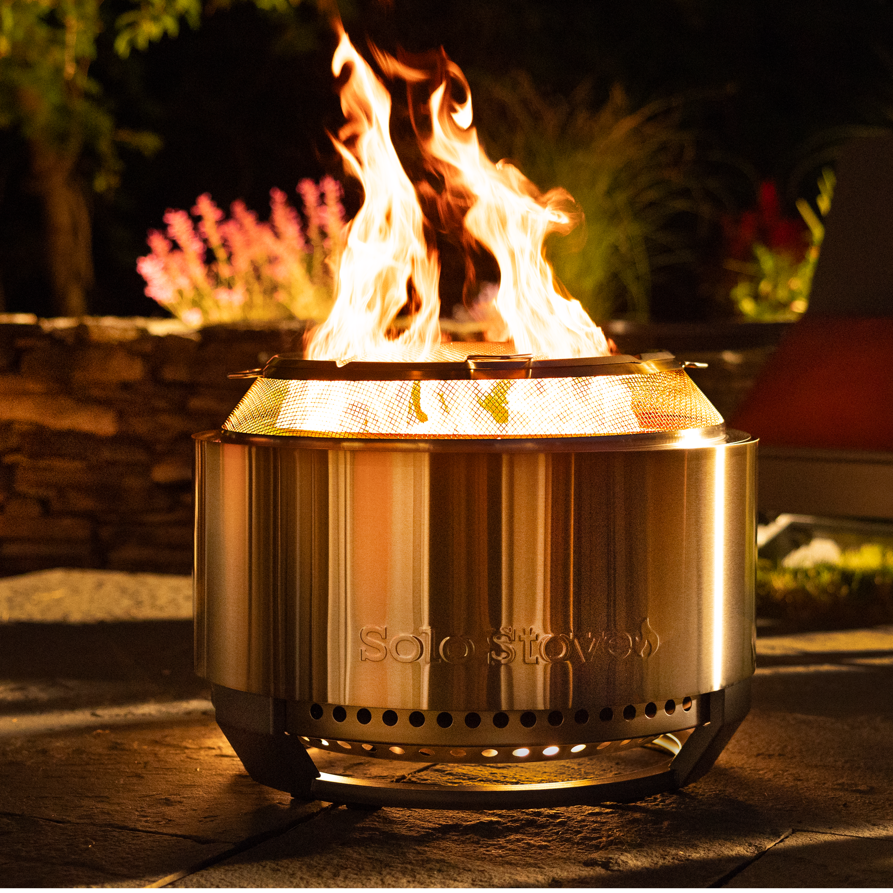 Summit 24™ Smokeless Fire Pit Solo Stove